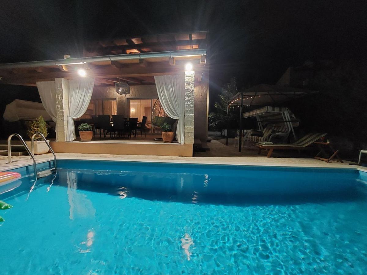 Susann Villa *